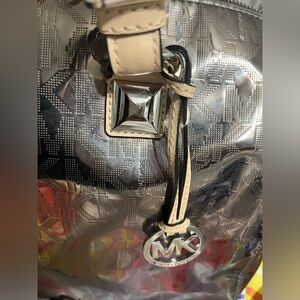 EUC MICHAEL KORS GRAYSON SIGNATURE MIRROR METALLIC BAG